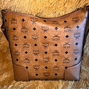 MCM Aren medium hobo